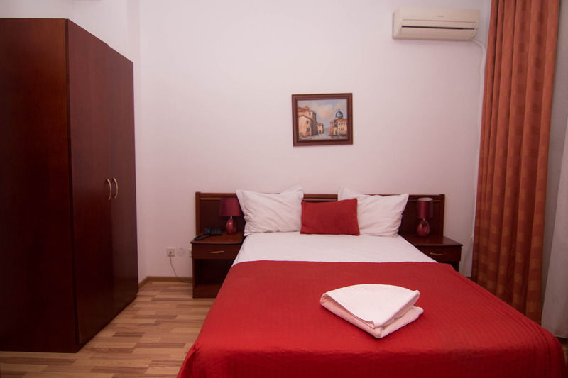 Hotel Reina Bucureşti Ngoại thất bức ảnh