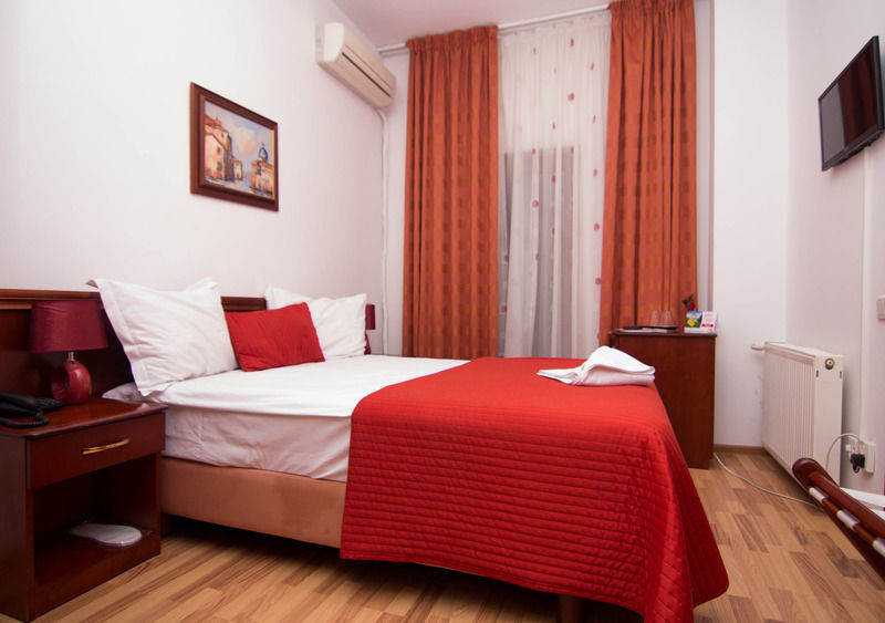 Hotel Reina Bucureşti Ngoại thất bức ảnh