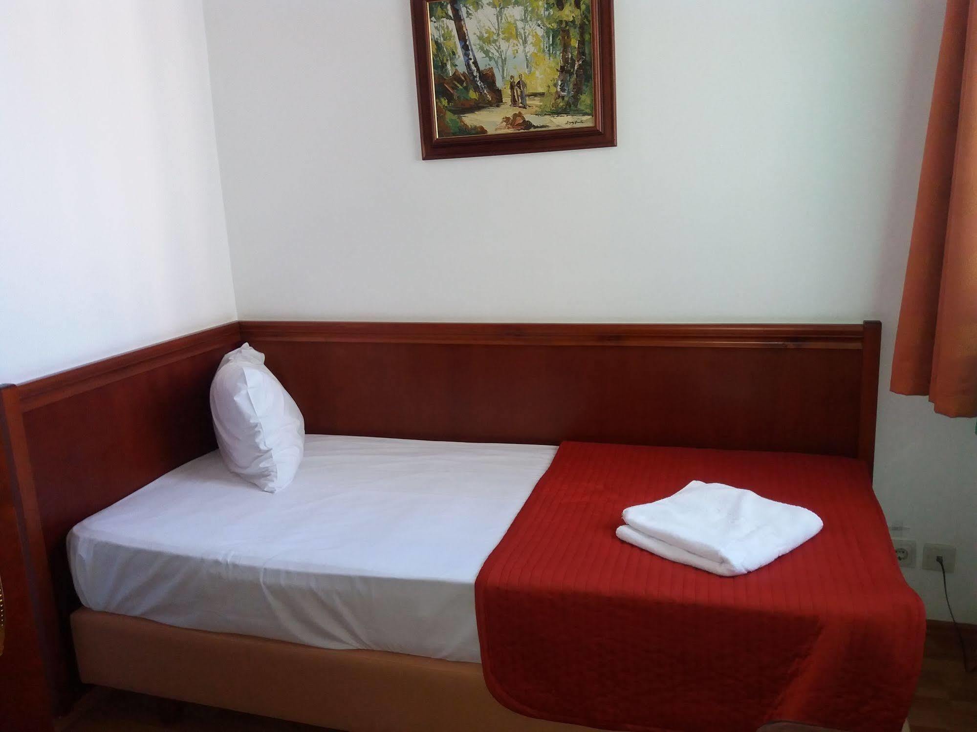 Hotel Reina Bucureşti Ngoại thất bức ảnh