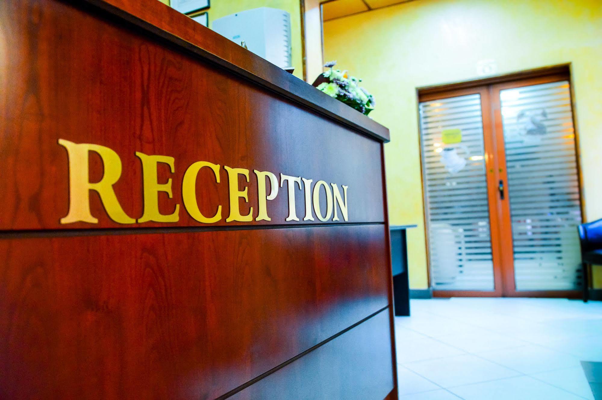Hotel Reina Bucureşti Ngoại thất bức ảnh